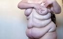 Real HomeMade BBW BBC Porn: Горячая толстушка наполняет сливками тело после душа