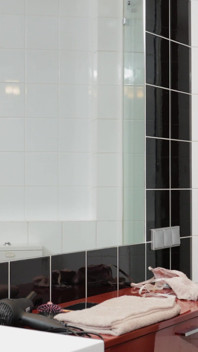 Teen Masturbates Using the Shower Jet