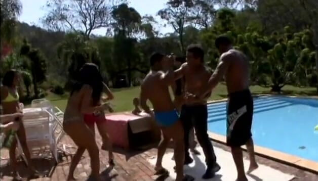 Outdoor Fucktivities: Büyük memeli latinler ve şanslı bir adamla çılgın ıslak grup seks