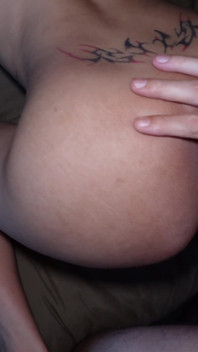 Gadis asia dengan kacamata ini lagi asik ngentot kontol besar sampai becek
