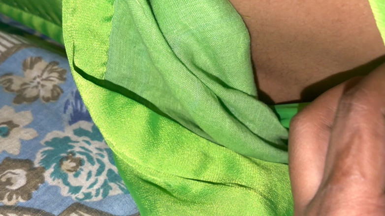 Desi Horny Savita: Vengo scopata duramente mentre indosso un abito di punjabi mi...
