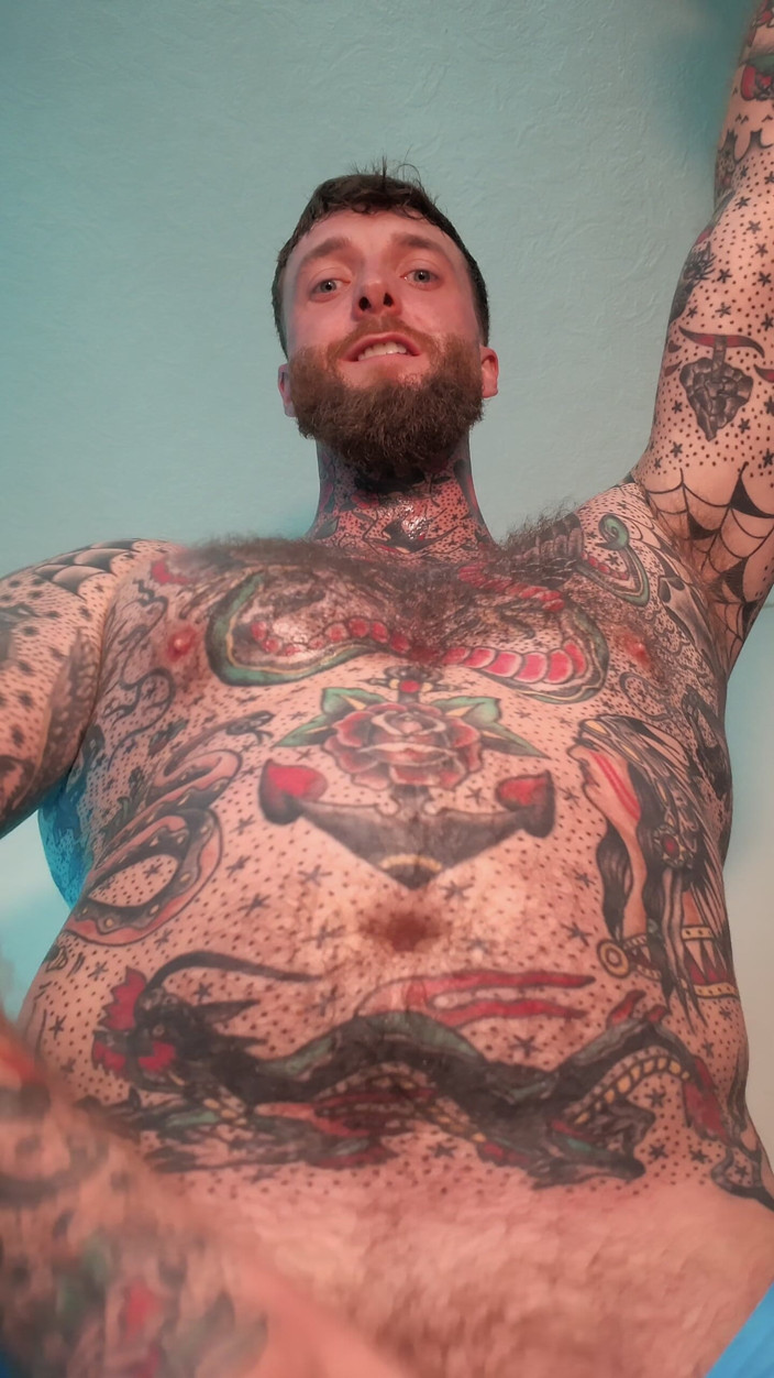 Tattooed Dom: Татуйована, поклоніння домінації, камшот, відео від першої особи