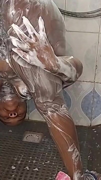 Mastürbasyondan sonra amımı yıkıyorum