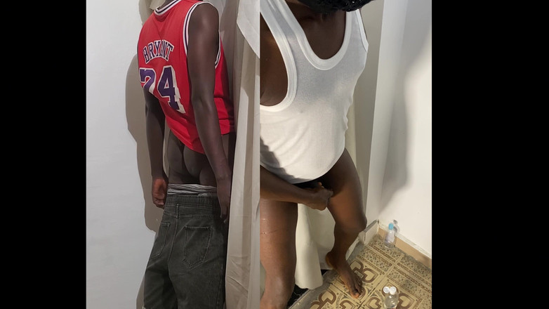 Gloryhole Africa: Gloryhole Chupando e sendo fodida por Hamza, o Garoto Hausa...