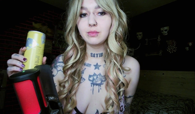 MessalinaHorror: สาวผมบลอนด์ทางเลือกเซ็กซี่ระเบิด