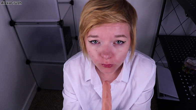 AlexaCrush: Prinsă în magazie cu vedere la persoana 1 cu muie