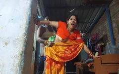 Bhabhi seksi desi India disetubuhi keras oleh suaminya