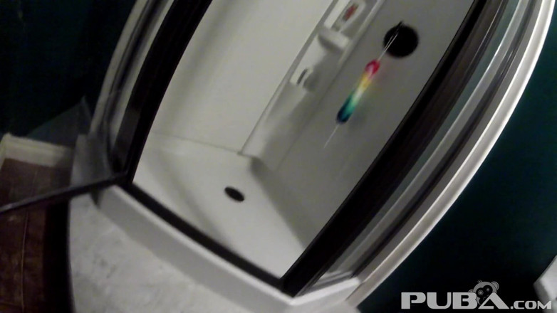 PUBA: Romi Rain se moja en su video de baño amateur