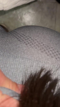 Mädchen Mit Dicken Hintern Packt Den Schwanz Eines Fremden