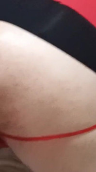 Me Siento Como Una Putita Caliente En La Cama Con Mi Falda Corta.