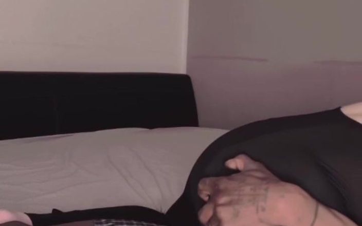 Rozebell: Pembantu rumah Perancis Asia kecil molek seksi Ladyboy Rozebell dikongkek...