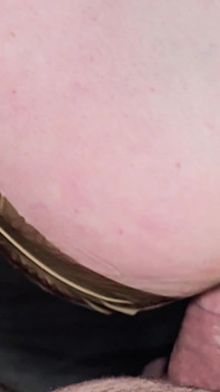 Primeiro sexo anal - depilação, penetração e gozada