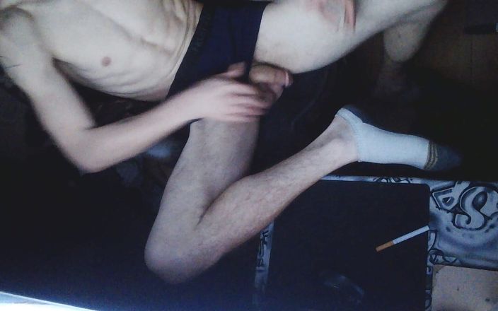 Smoke fetish studio: सनी पैर ऊपर लंड मरोड़ते हुए बड़ा भार