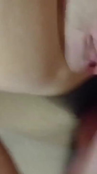 Ela chupa ele antes de ser fodido por orgasmos
