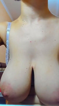 Espectáculo de tetas calientes y pezones