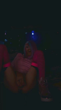 CD sissy cassy cash гладить її великий член