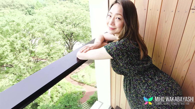 Tenshigao: Miho Wakabayashi viene a chupar la polla y se enfrenta...