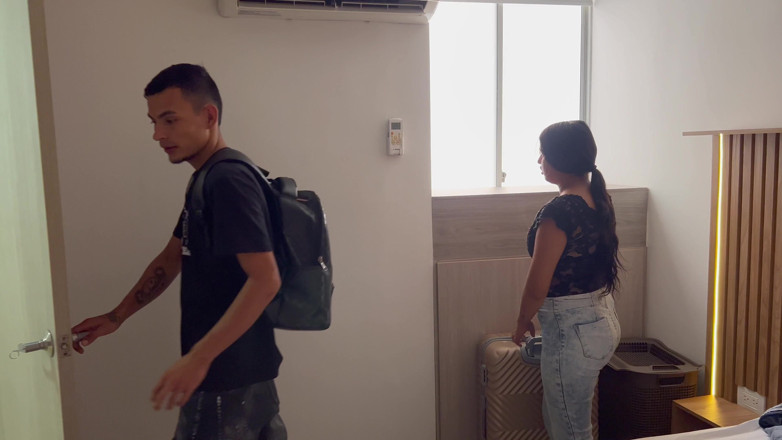 Hilary palvin: Saya berkongsi bilik hotel dengan adik tiri saya dan saya...