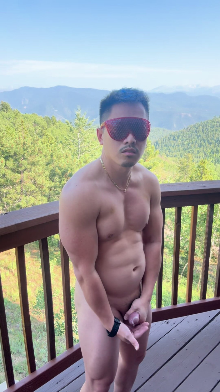 Barenakedmuscles: Mountain Top taquine : solo show d’un mec asiatique musclé