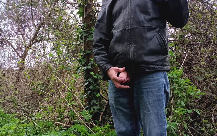 Rockardglans: Crucero - meando, masturbándose, corriéndose usando chaqueta de cuero y jeans -...