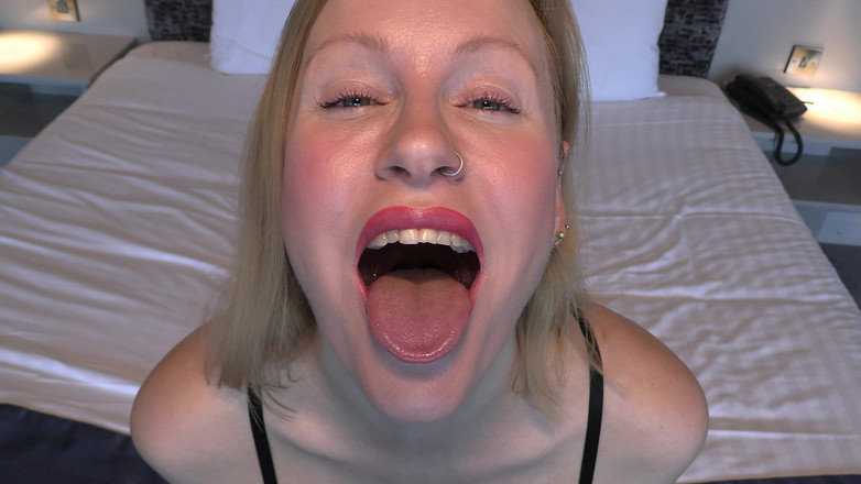 Blondehexe: Stříkat do mé pusy