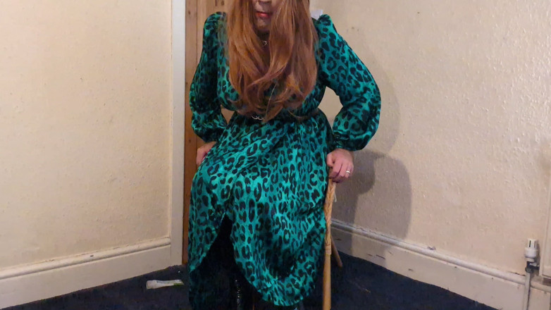Sarah Satin: Slut in a Green Satin Dress Cum All to Quick
