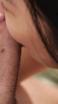 Nahaufnahme blowjob von einem schüchternen chinesischen college-mädchen - triefender cumshot