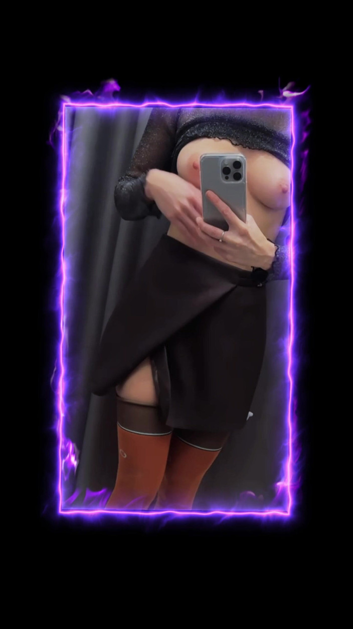 Sonya Pretty: Nahá dívka ve zkušební kabince