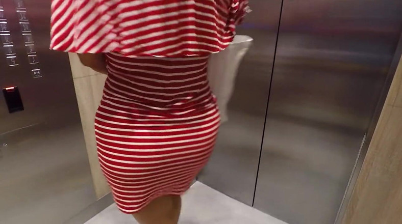 Chokobanana: This Slut Invited Me in Her Room