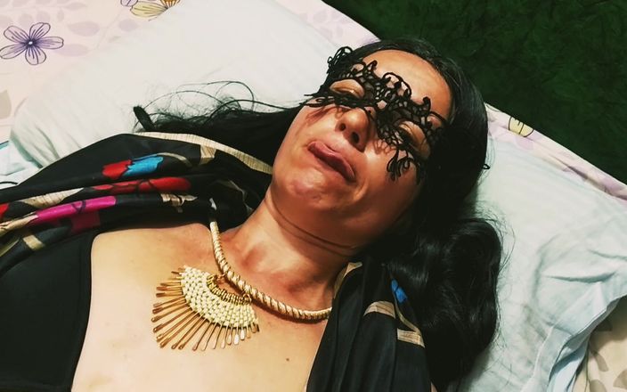 Bolly Karma: 他来到了一个特殊的荡妇地方