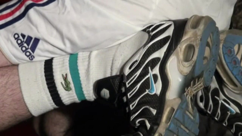 Sneaker gay: 스니커즈 복종