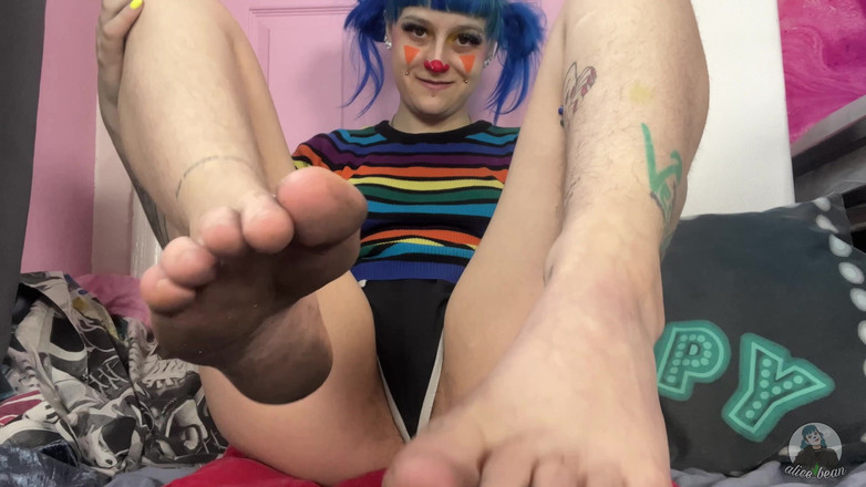 Alice Bean: Jilat kaki kotor saya