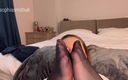 SophiaSmithUK: La mamma ama flirtare e fare sega con i piedi...