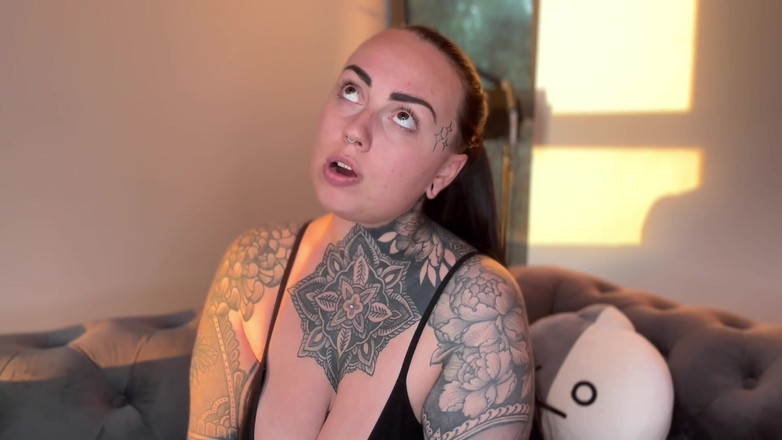 Miss Valentina: Adoração anal para deusa tatuada