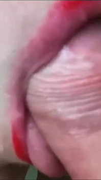 Follada la belleza profundamente en la boca