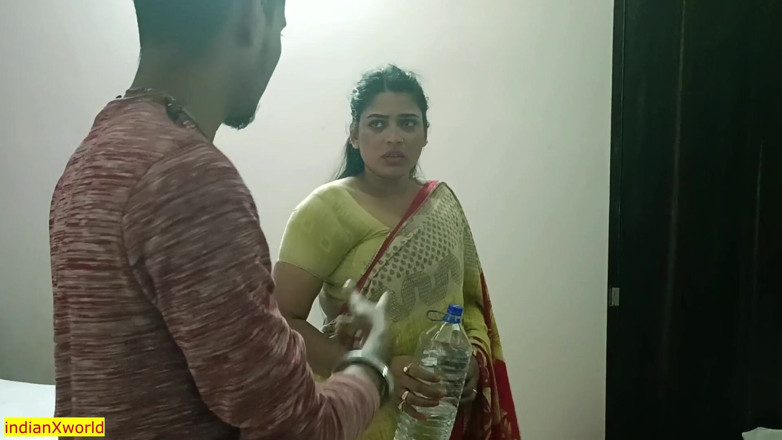 Indian Xshot: Mladý televizní mechanik šuká rozvedenou manželku