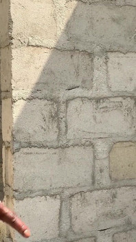 俺の小さな黒檀の女が、完成できない建物で叩かれたんだ