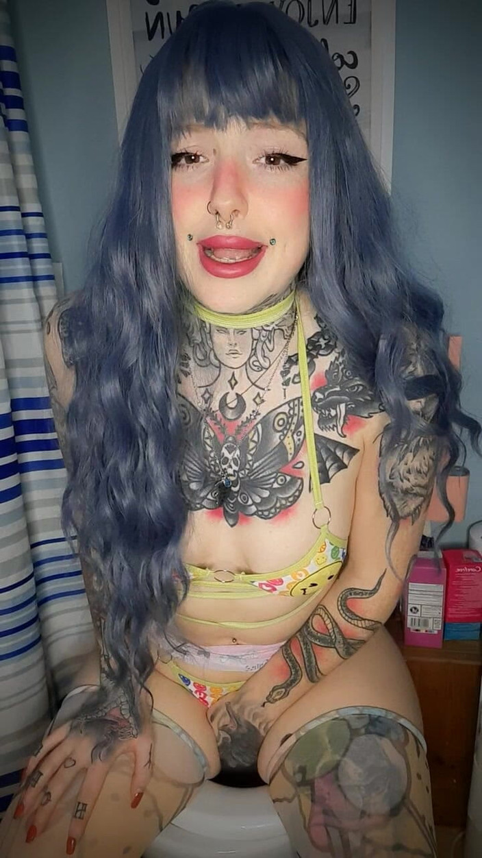 Yourfavecumslut: Prosím, nech mě čůrat pána