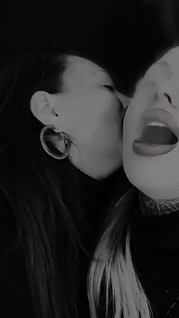 Bibir seksi kami dan mengongkek awak