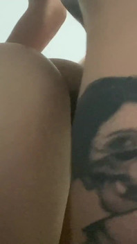 침묵! 부모님이 우리가 얼마나 열심히 섹스하는지 듣지 못하게 하십시오!