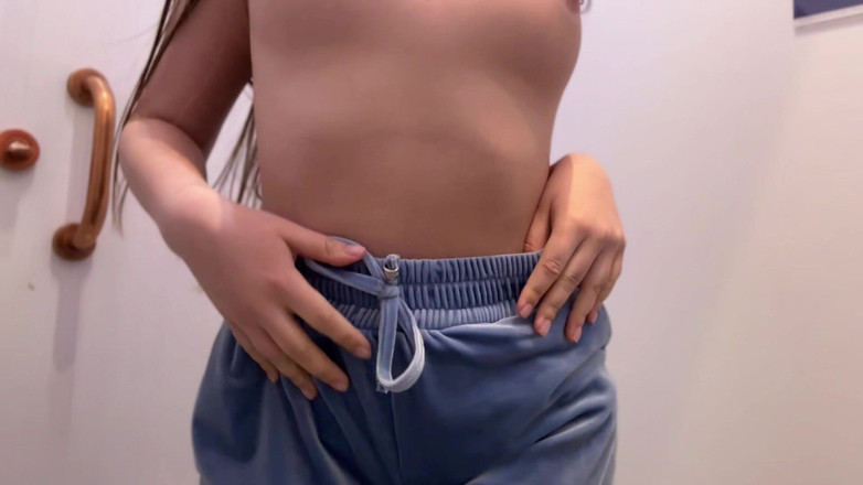 Arina_Love: Soyunma odasında soyundum ve sana her şeyi göstermeme karşı çıkamadım.