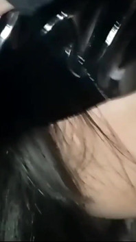 Açgözlüce yarağımı emiyor ve ağzına boşalıyor!!
