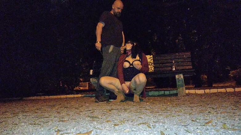 Toilet Mommy: Ovládaná a na vodítku v legínách &amp; Vysoké boty