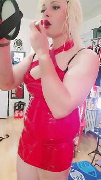 Sexy kouření v latexu Kylie Rey