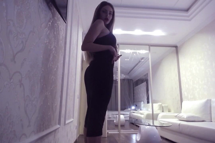 HurricaneKat_: Vestido largo plug anal y nalgadas
