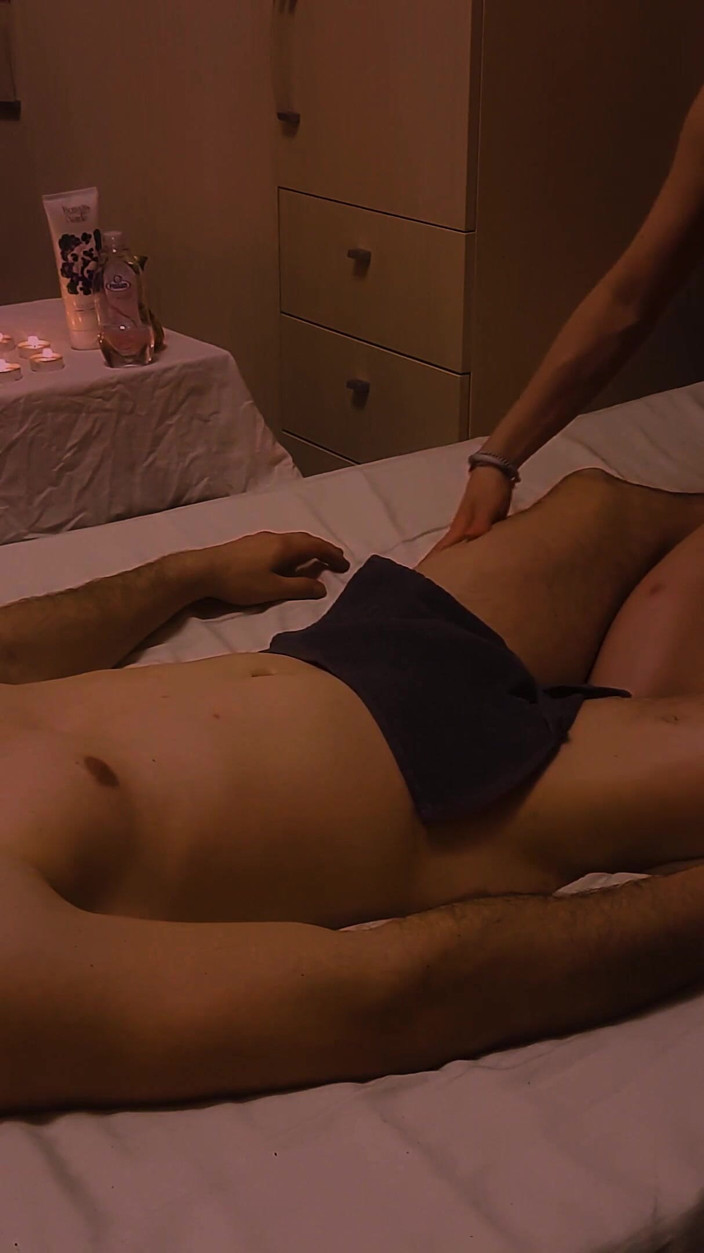 Unlimited Orgasm: Zu heißer masseus hat es verdient, hart gefickt zu werden -...
