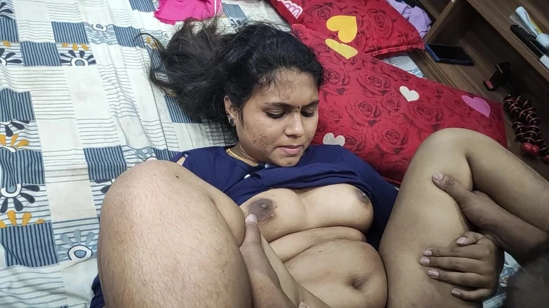 Vaishnavysharunraj: Blaue Top removal heiße romantik, Lippen loc, möpse lutschen und...