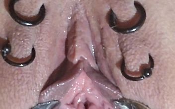 Sklavins Stretches Her Pisshole for Her Master! Part 2