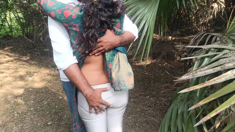 Pushpa studio: Vysokoškolačka venkovní sexy šukání