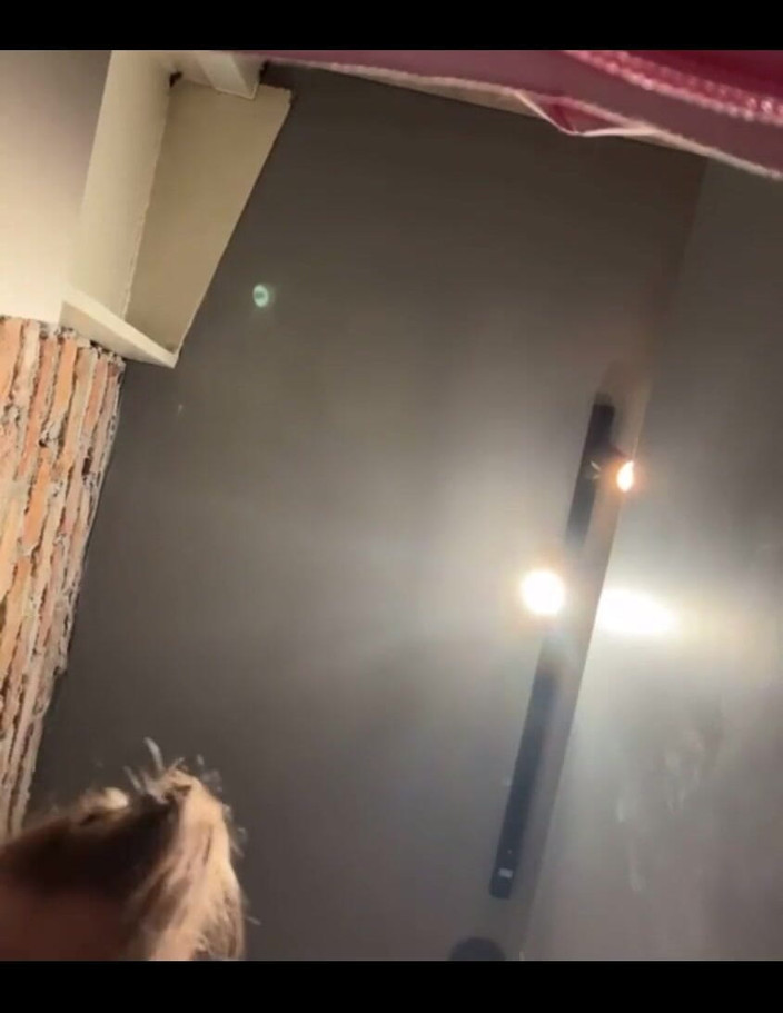 JuiceLussie: ロッカールームでアナルセックスや大量の潮水を吹く